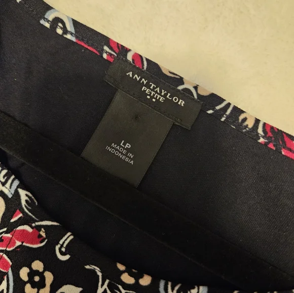 SOLD - Ann Taylor Top - Picture 4 of 5